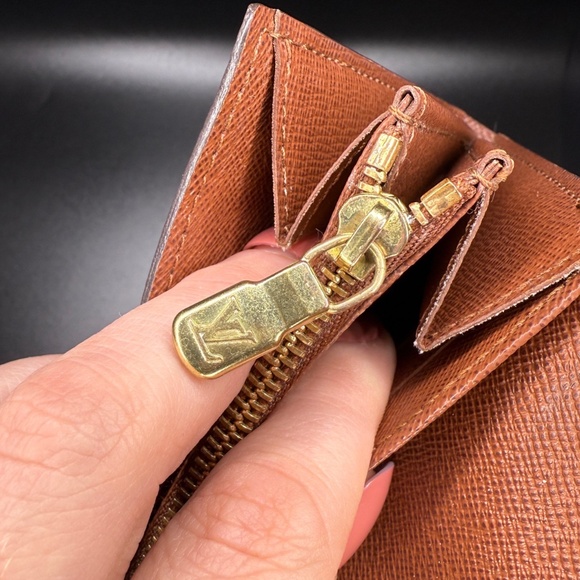 **SOLD** Louis Vuitton Monogram Sarah Wallet - Picture 15 of 16